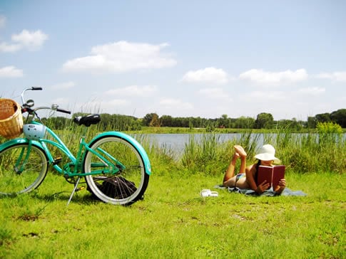 relaxing-biking-country