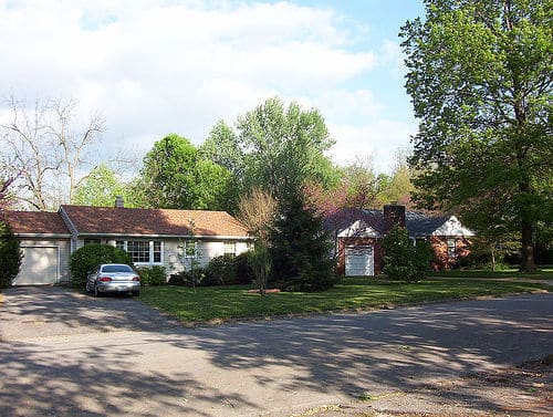 Properly placed shade trees can help keep your home substantially cooler (photo: Trint via Flickr)